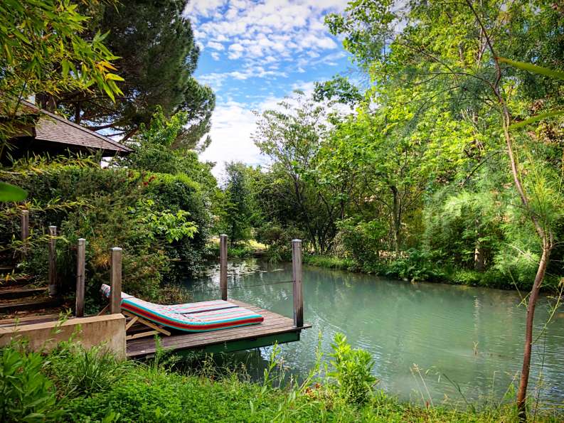 Lodge avec jacuzzi privé du Mas de l'Espérance, Chambres d'Hôtes dans le Gard en Camargue